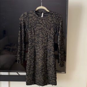 Mini dress w long sleeves